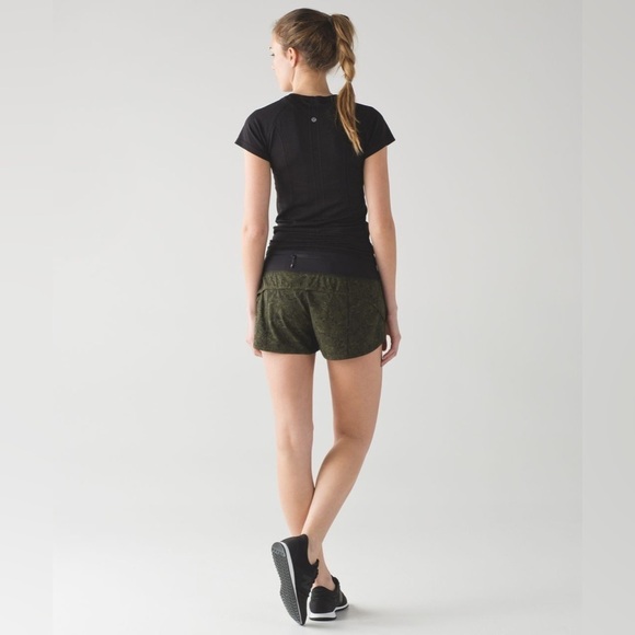 Lululemon Speed  Short Mini Pencil Lace Brave Olive Black size 6 - Picture 2 of 7